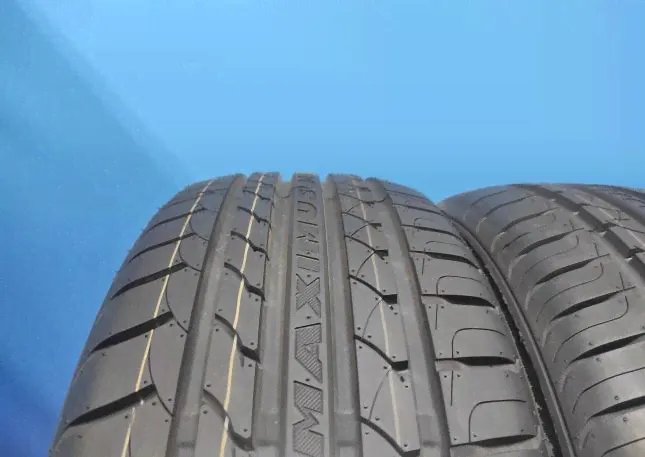 Maxtrek Maximus M1 215/55 R17 98V