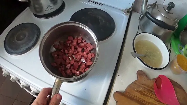 Растворимый суп с колбосой.