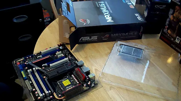 Unboxing a Asus maximus 2 formula motherboard Intel lga775